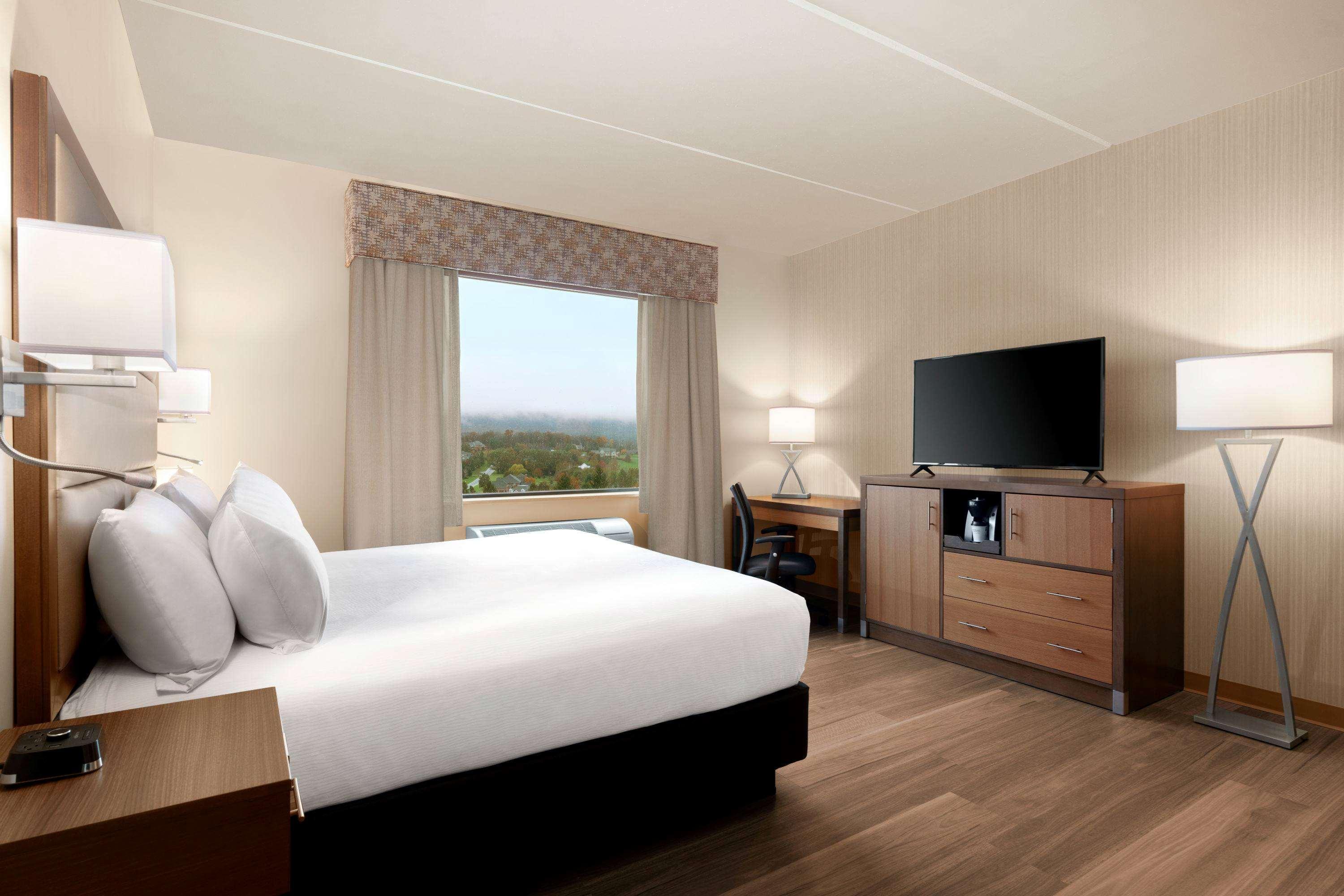 Отель Wyndham Garden State College Boalsburg Экстерьер фото