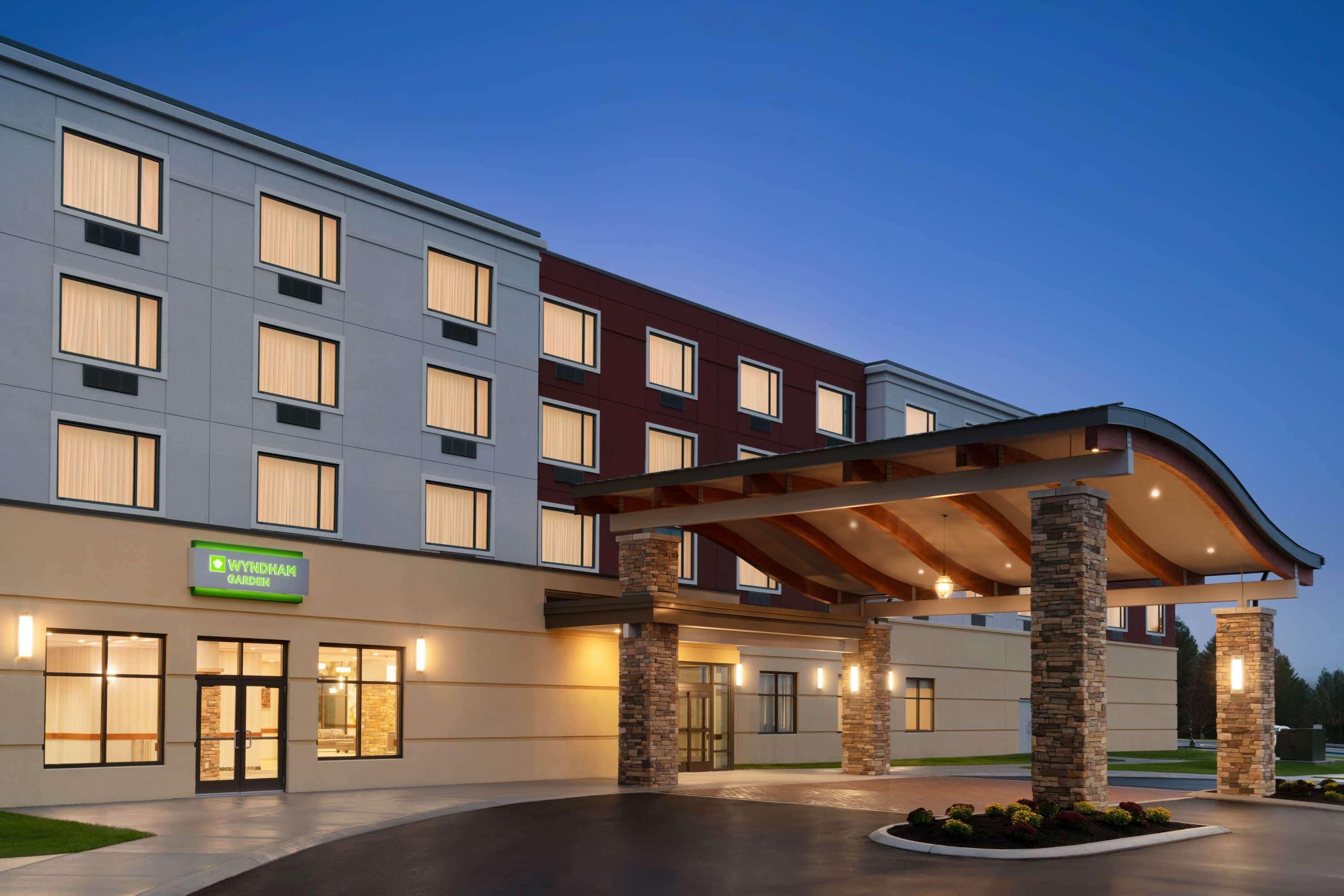 Отель Wyndham Garden State College Boalsburg Экстерьер фото
