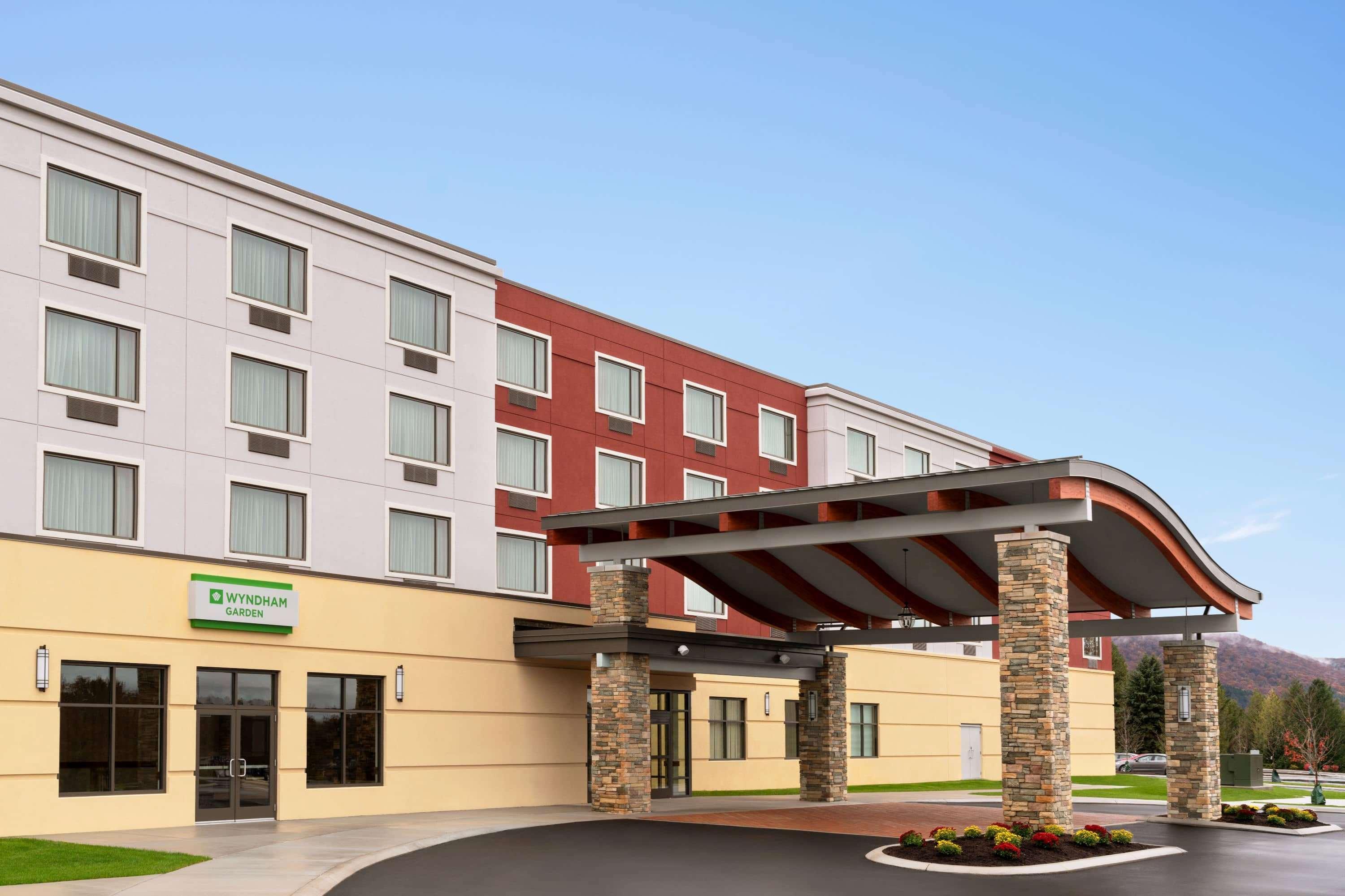 Отель Wyndham Garden State College Boalsburg Экстерьер фото