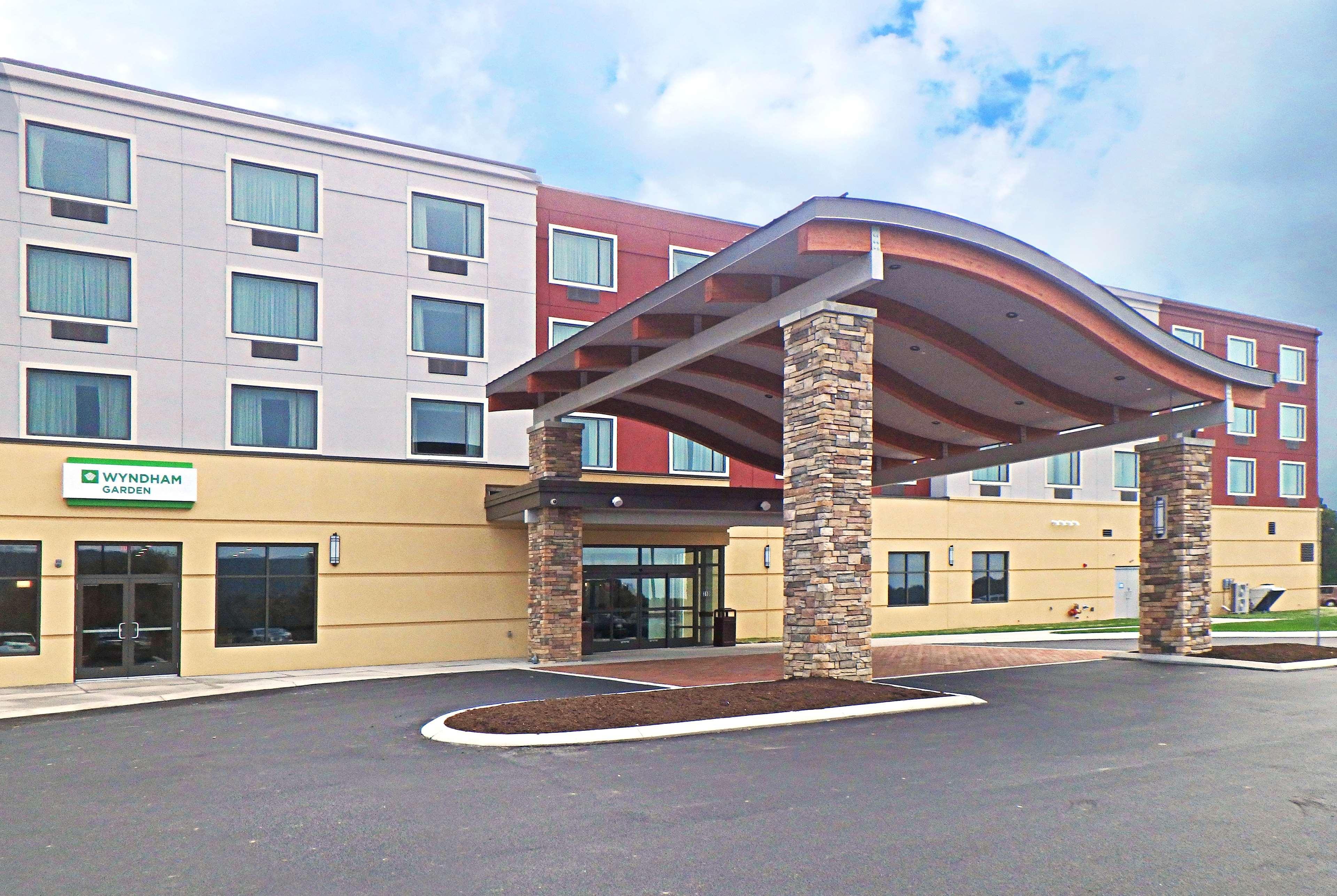 Отель Wyndham Garden State College Boalsburg Экстерьер фото
