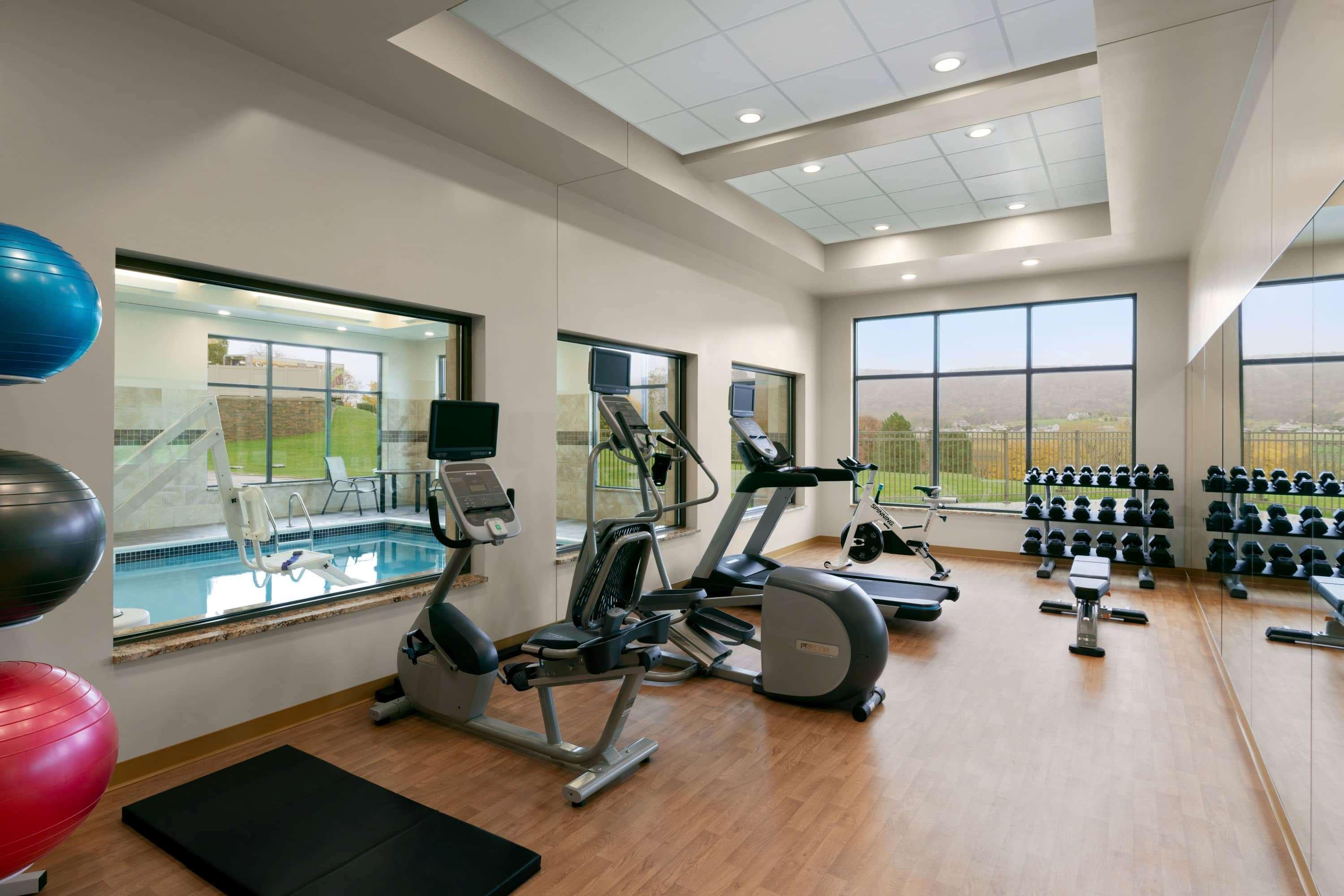 Отель Wyndham Garden State College Boalsburg Экстерьер фото